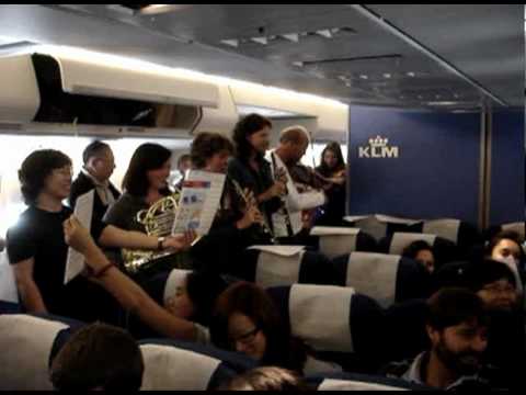 Amsterdam Sinfonietta plays in KLM 747