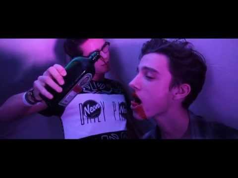 ➽ NEON NEVER DIES ➽ | 07-11-2015 | by The Haantjes