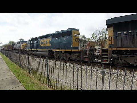 Long CSX Q514 with SCL SD40-2 and Distributed Power