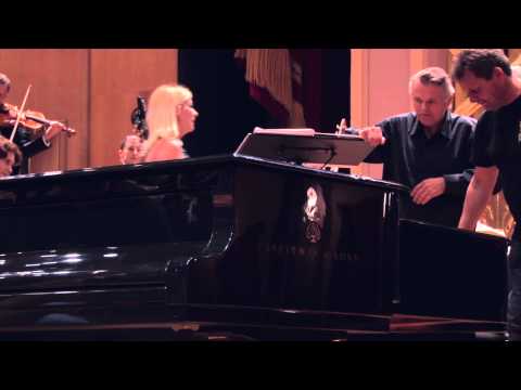 RCO 125 Tour IV - Rio de Janeiro - Setting up the grand piano