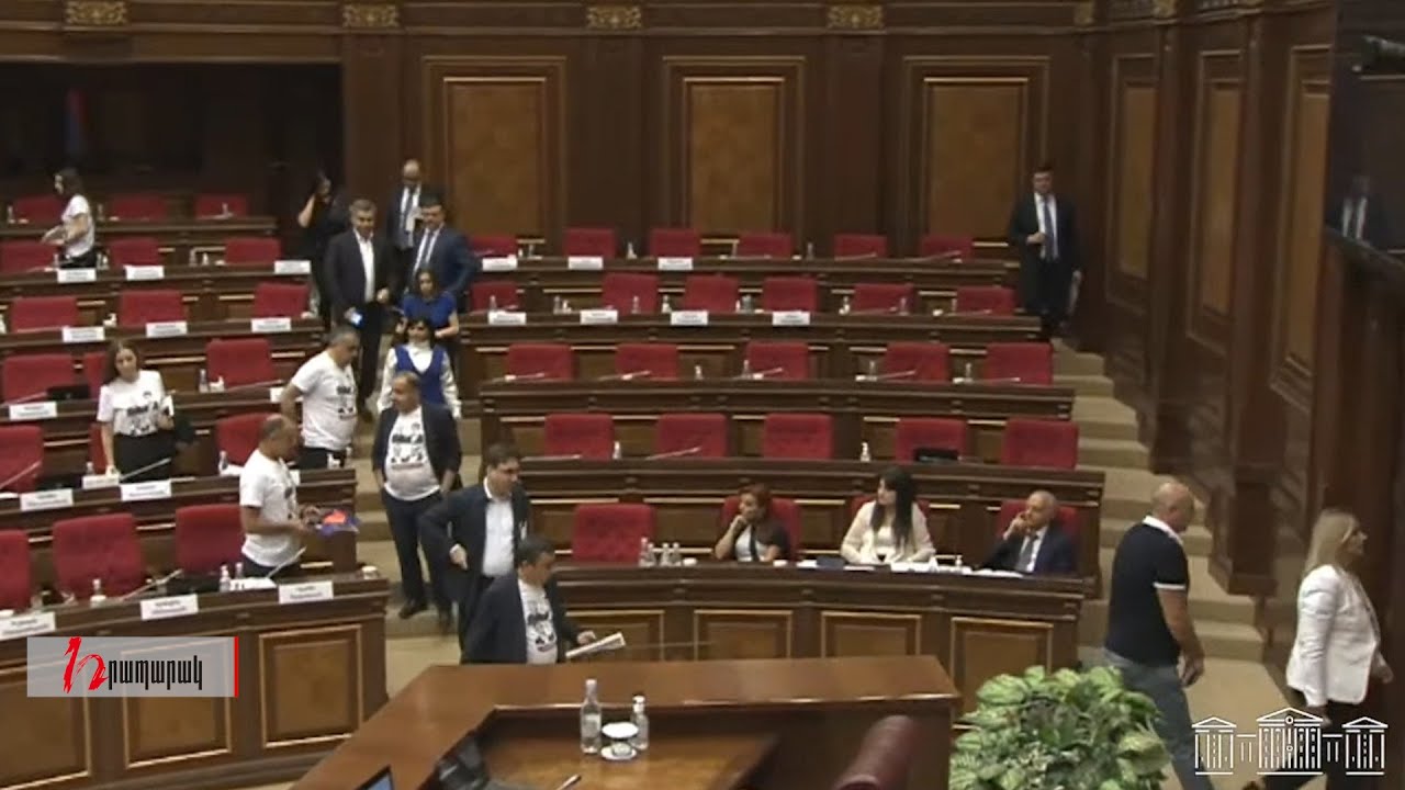 «Հայաստան» եւ «Պատիվ ունեմ» դաշինքների անդամները լքեցին դահլիճը