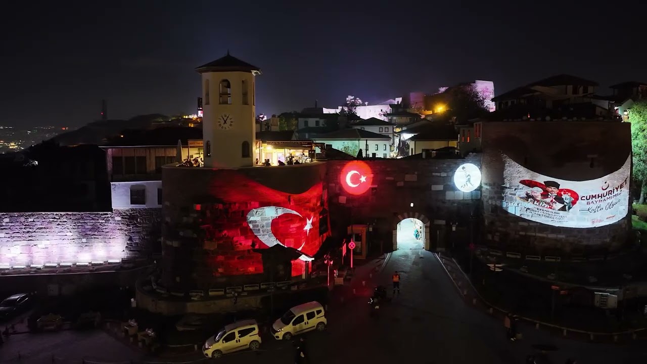 Başkent Ankara, Cumhuriyetimizin ışığıyla aydınlanıyor. İlelebet Cumhuriyet... 🇹🇷