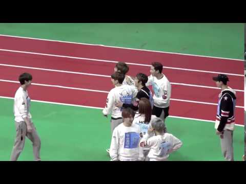 MonstaX hyungwon jump up on SEVENTEEN Mingyu !!