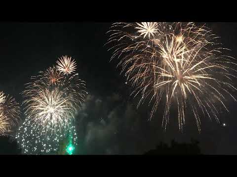 July 4, 2019 U.S. National Day fireworks in NYC - Cheering