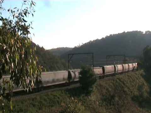 AN 82 CLASS LOCO HAULING AN EMPTY COAL TRAIN DESCENDS INTO LITHGOW -NOV 25TH 2009