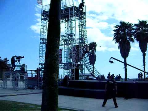 Ryan Stratis Completes the Semi- Final Course at American Ninja Warrior 3