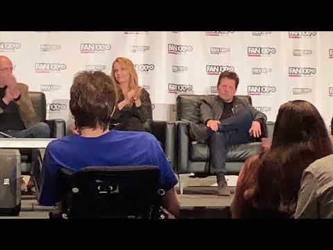 download lagu mp3 mp4 Michael J Fox Fan Expo, download lagu Michael J Fox Fan Expo gratis, unduh video klip Michael J Fox Fan Expo