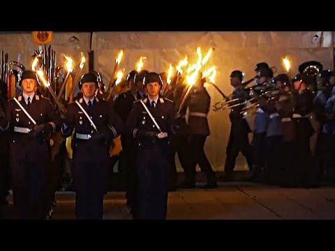 Preußischer Zapfenstreichmarsch: Ausmarsch des Wachbataillons der Bundeswehr - Großer Zapfenstreich