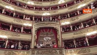 Mattarella accolto da una standing ovation alla Scala di Milano