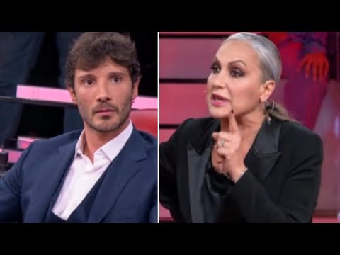 Alessandra Celentano riprende Stefano De Martino: " Ti sei dimenticato..,"