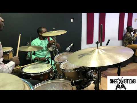 AWESOME AFRICAN PRAISE MEDLEY DURING A BIRTHDAY PARTY/AWESOME GROOVE