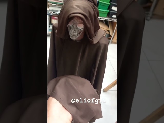 Vídeo relacionado con Ebros - Candelabro gótico con forma de dragón y corazón, 22,86 cm de alto, dos candelabros cónicos, estatua medieval, renacentista, fantasía, decoración de Halloween, candelabro de mesa
