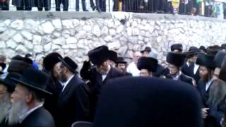 preview picture of video 'Dancing on Ezra street in Jerusalem with the Torah and Rebbe, Living inspired!'