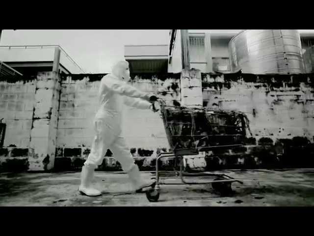 ライブでも披露された『Baby's on Fire』。この低音がバッキバキでZeppだと脳天に来ます。できれば、出力最大で聴いてください。