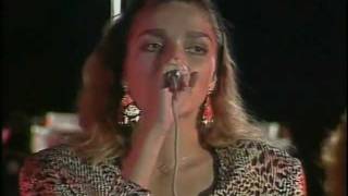 Fešáci 5/5 - Jolene - Hvězda Countryon - Komedianti nestárnou Fešáci 5/5 - Jolene - Hvězda Countryon - Komedianti nestárnou