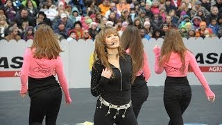 Celeste Kellogg  The Look LIVE McDonald&#39;s Thanksgiving Day Par Chicago Ill
