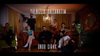 Musik-Video-Miniaturansicht zu Yalnızlık Saltanatım Songtext von Onur Çırak