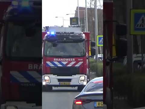 [ tegen het verkeer] Brandweer Leeuwarden naar een melding in Leeuwarden!