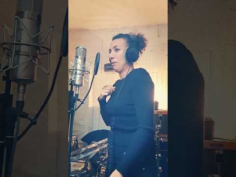 NOUVEAU SINGLE "ENTRE CHIENNE ET LOUVE"