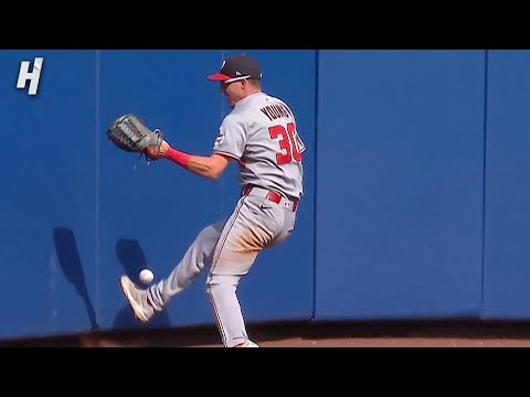 Jacob Young with the CIRCUS CATCH OF THE YEAR 🤯