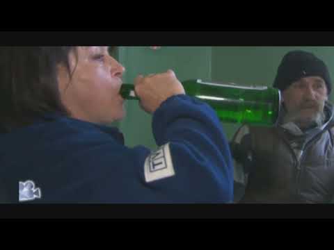 Sprawa dla reportera - E.Jaworowicz pije wino ( Shot )