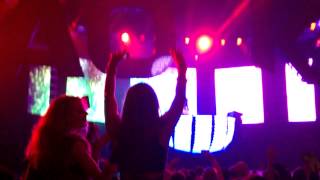 Steve aoki - &quot;bring you to life&quot; transcend live