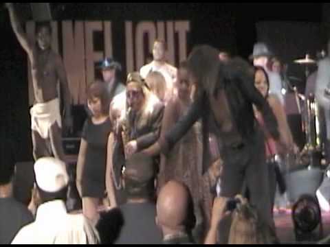 Kriss Famous - Busting Loose