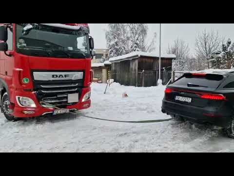 Audi RS Q8 pulls the truck out of the Snow