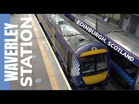 Dentro da estação de trem Waverley, Edimburgo, Escócia