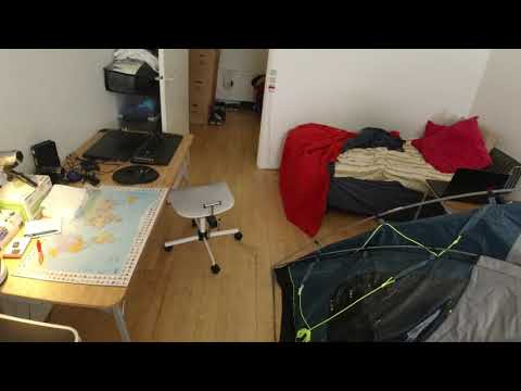 MongoTV_6242 - PAKKER LILLE GAMMEL MESSING FLAGSTANG MED DANNEBROG FLAG NED IGEN I FLYTTEKASSE