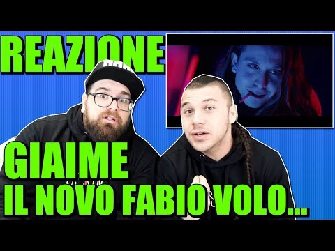 Da abbronzatura in un sunbed pigmentary posti Le ombre di decolorazione di crema sotto gli occhi