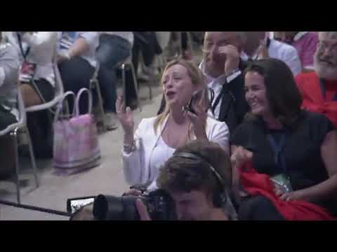 Giorgia Meloni: Emozione unica ad Atreju19: la sala piena canta "Avanti ragazzi di Budapest"