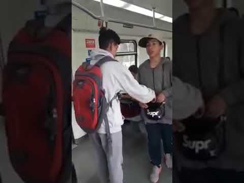 Niños cantan Rap al Presidente en el tren Argentina