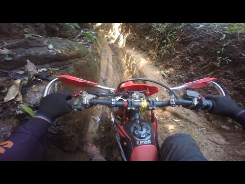  Será que vai passar!!!! ( Trilha de moto Mineiros do Tietê sp)