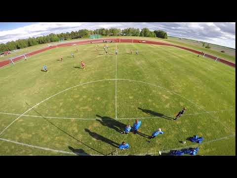 Tila ja syöttölinjat auki oikella laidalla, ei syöttöä sinne ja kaksi pallon menetystä liian helpost