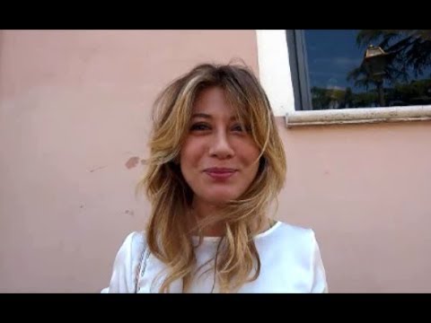 Virginia Raffaele: videointervista sul caso Bruzzone e su Performance all'Ambra Jovinelli
