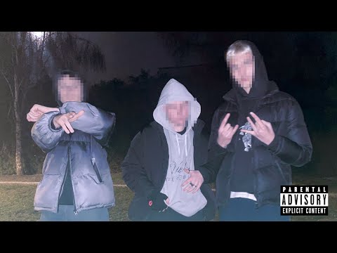 32śliwa & 32baek & 32zupka - domek z kart