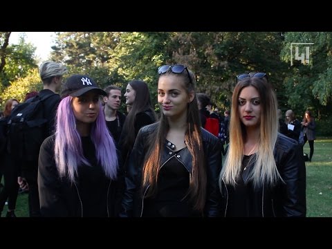 Feketében vagyok, mert az egyéniségem már így is elég színes