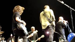 Foo Fighters w/ Nick Oliveri - Two Headed Dog (live)