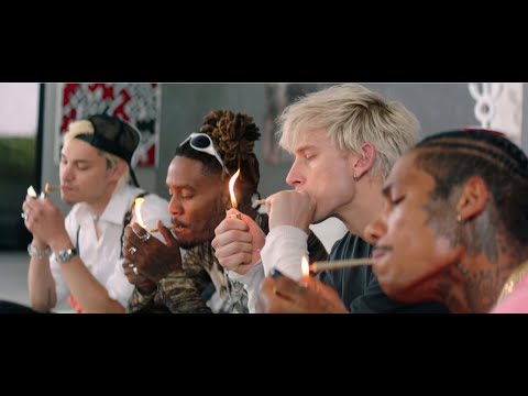 afbeelding Good Mourning | Red Band Trailer | In Theaters & On Demand May 20