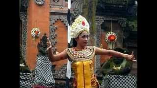 preview picture of video 'di Bali-(7) (Barongan & Ogoh Ogoh)'