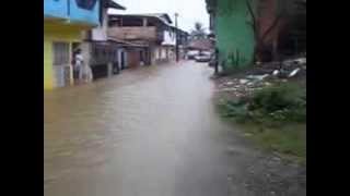 preview picture of video 'Itacaré: Fortes chuvas na cidade deixa vários pontos de alagamento - Bairro Passagem'