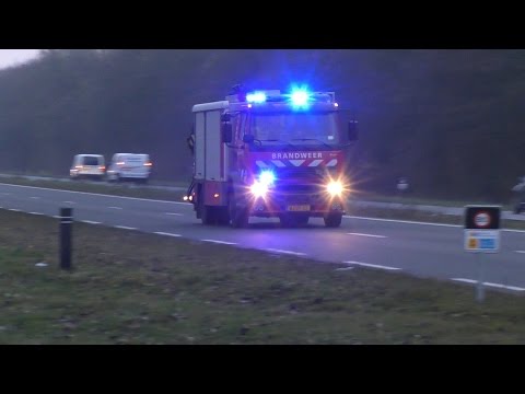 WO 5012 HV 5071 OVD 0291 en Politie met Spoed naar een Voertuig te water A7 Middenbeemster