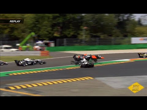 Formula Renault Eurocup 2020. Race 1 Autodromo Nazionale Monza. Crash