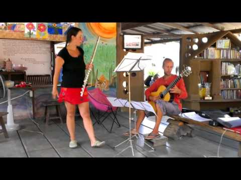 Duo Paradiso performs Macedonian Gajdarsko Oro