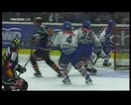 Caps Spieler verprügeln VSV-Fan