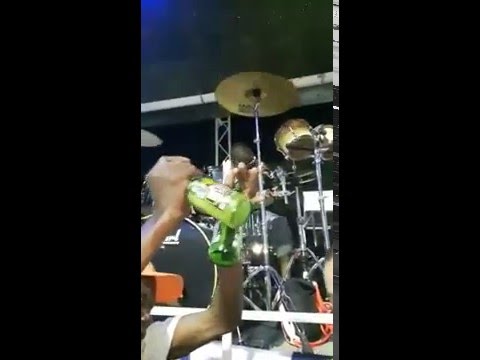 Leon Foster Thomas on de Drag with Phase II Pan Groove. MAD MUSIC!