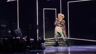 Gwen Stefani - Spiderwebs live in Las Vegas, NV - 10/29/2021