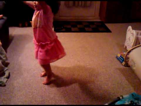 AMAYA ROSE DANCING TO RIHANNA'S "RUDE BOY"