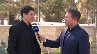 השחקן והלוחם ידין גלמן שנפצע קשה: אחרי שיקום אני חוזר למילואים (חדשות ערוץ 7) - התמונה מוצגת ישירות מתוך אתר האינטרנט יוטיוב. זכויות היוצרים בתמונה שייכות ליוצרה. קישור קרדיט למקור התוכן נמצא בתוך דף הסרטון השחקן והלוחם ידין גלמן שנפצע קשה: אחרי שיקום אני חוזר למילואים (חדשות ערוץ 7) - התמונה מוצגת ישירות מתוך אתר האינטרנט יוטיוב. זכויות היוצרים בתמונה שייכות ליוצרה. קישור קרדיט למקור התוכן נמצא בתוך דף הסרטון